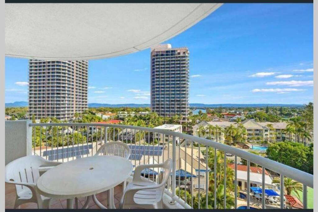 Surfers/Broadbeach Pool View. Free Parking & Wifi غولد كوست المظهر الخارجي الصورة
