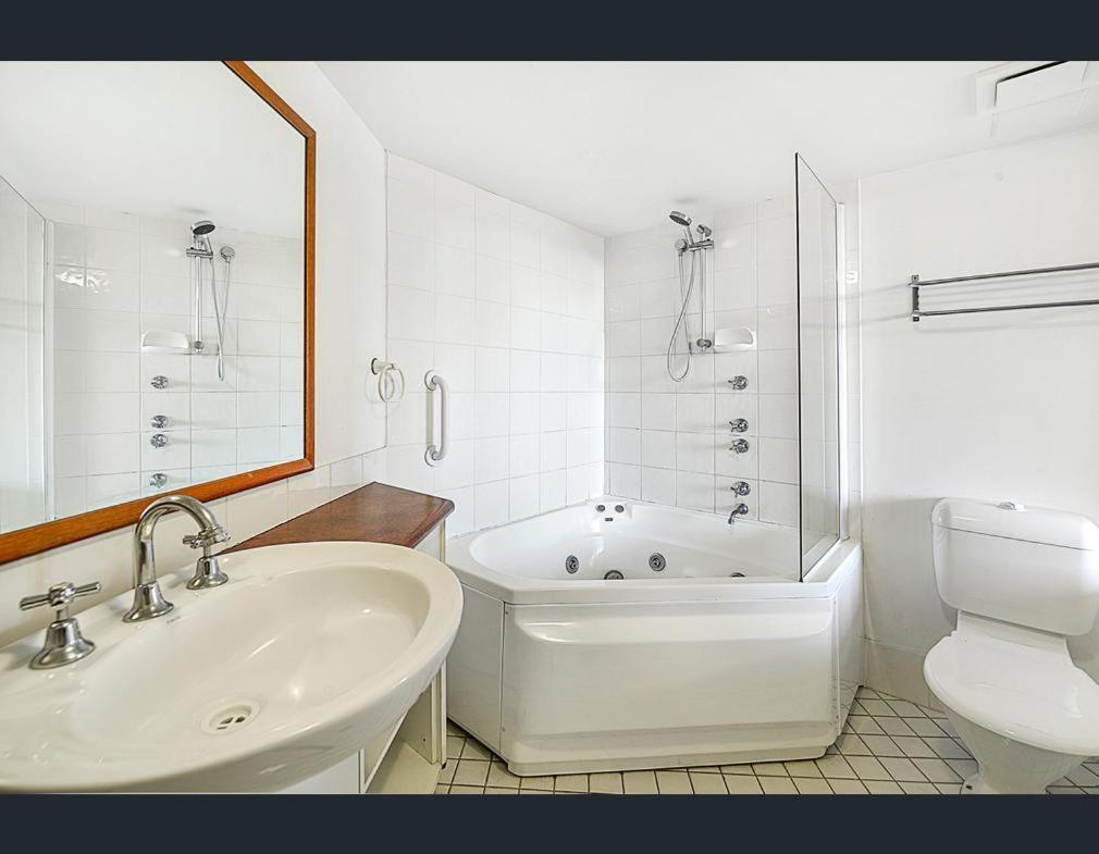 Surfers/Broadbeach Pool View. Free Parking & Wifi غولد كوست المظهر الخارجي الصورة